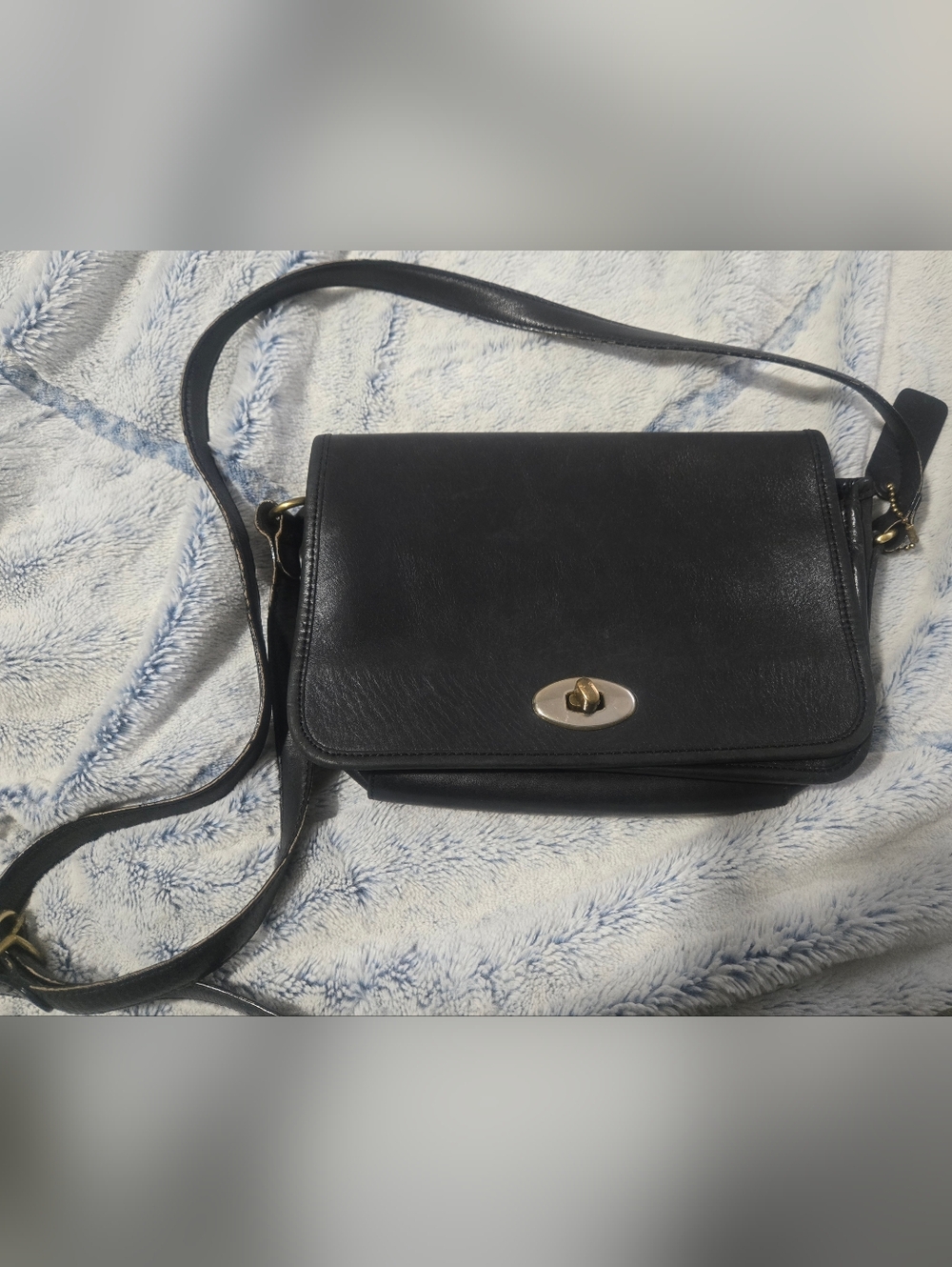 Classic Black Leather Crossbody Bag - Minimalist Everyday Style